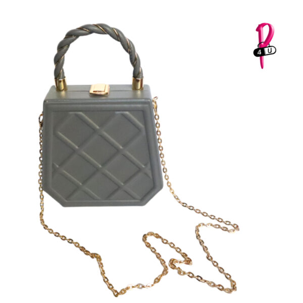 Bolso gris con agarrador y cadena